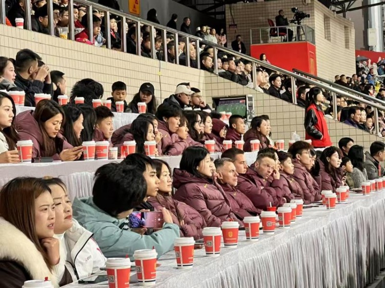 北青體育：中國女足現身中甲賽場，觀看重慶銅梁龍vs遼寧鐵人